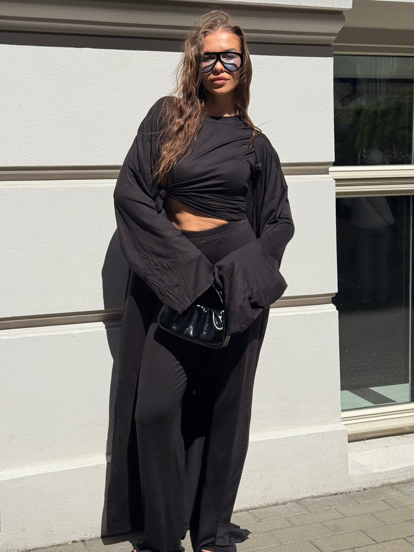 Set “The Riviera” in black