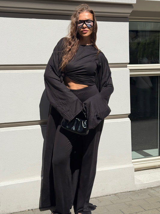 Set “The Riviera” in black