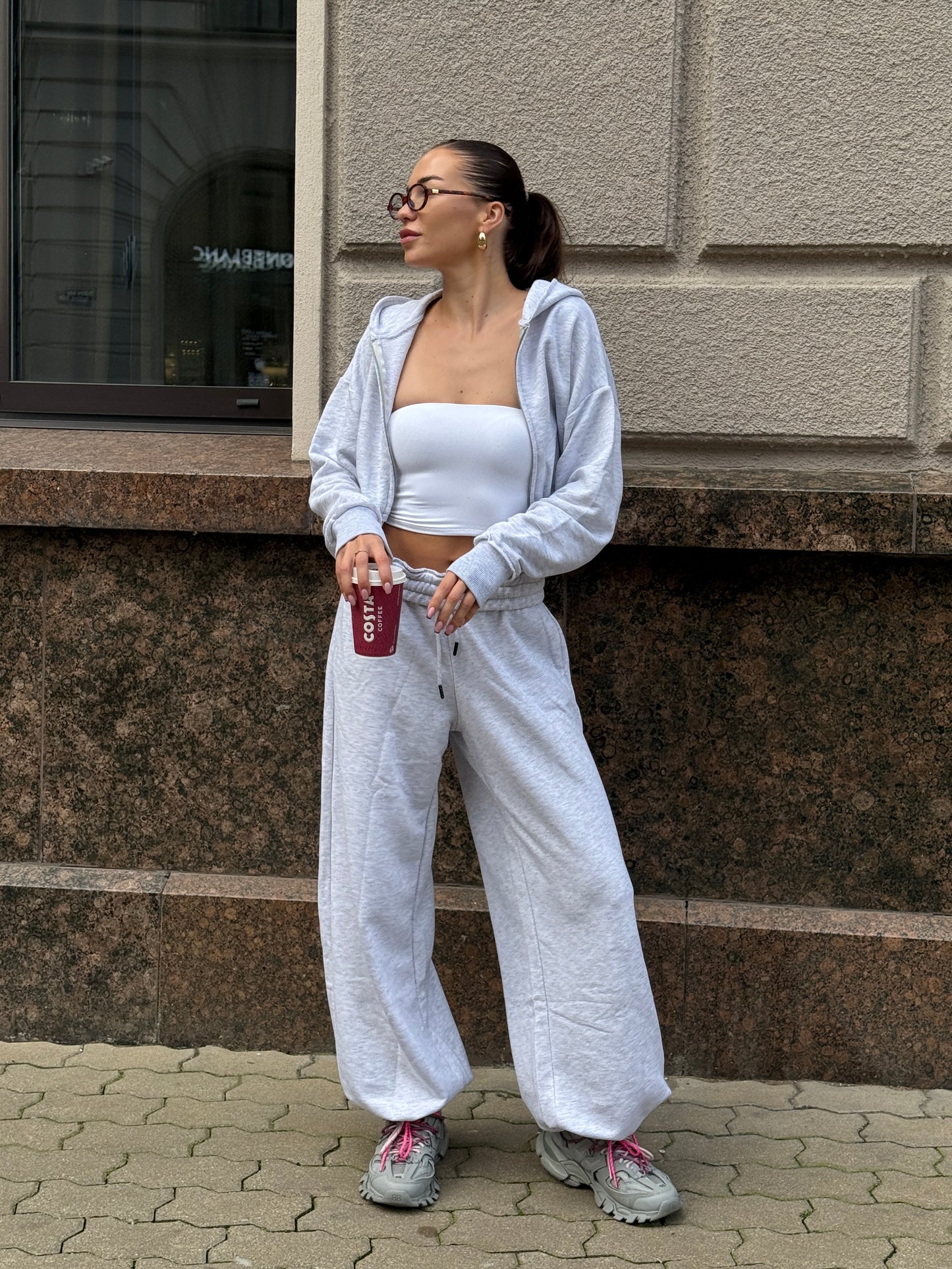 “Effortless Cool” set in grey