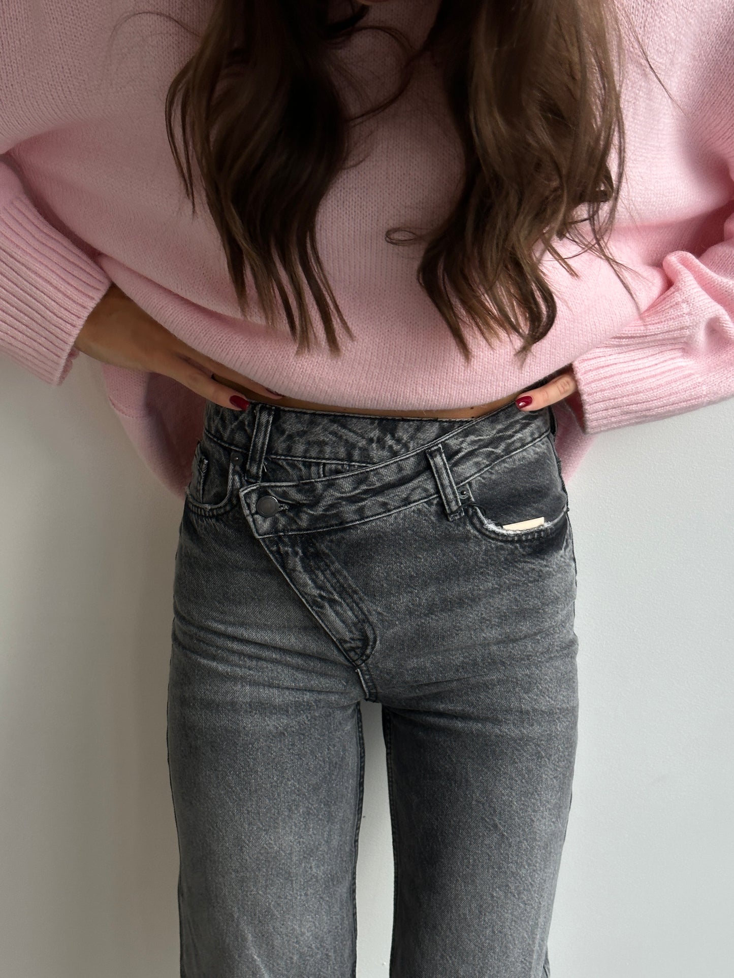 GREY JEANS