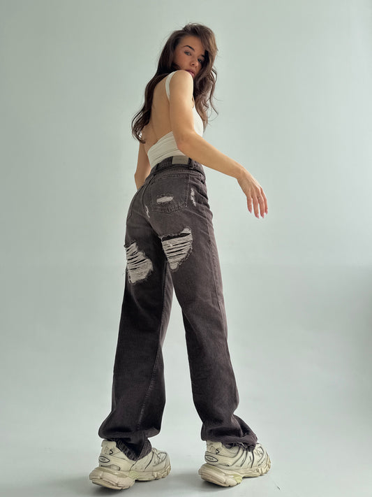 “Cool Girl Jeans” in Choco
