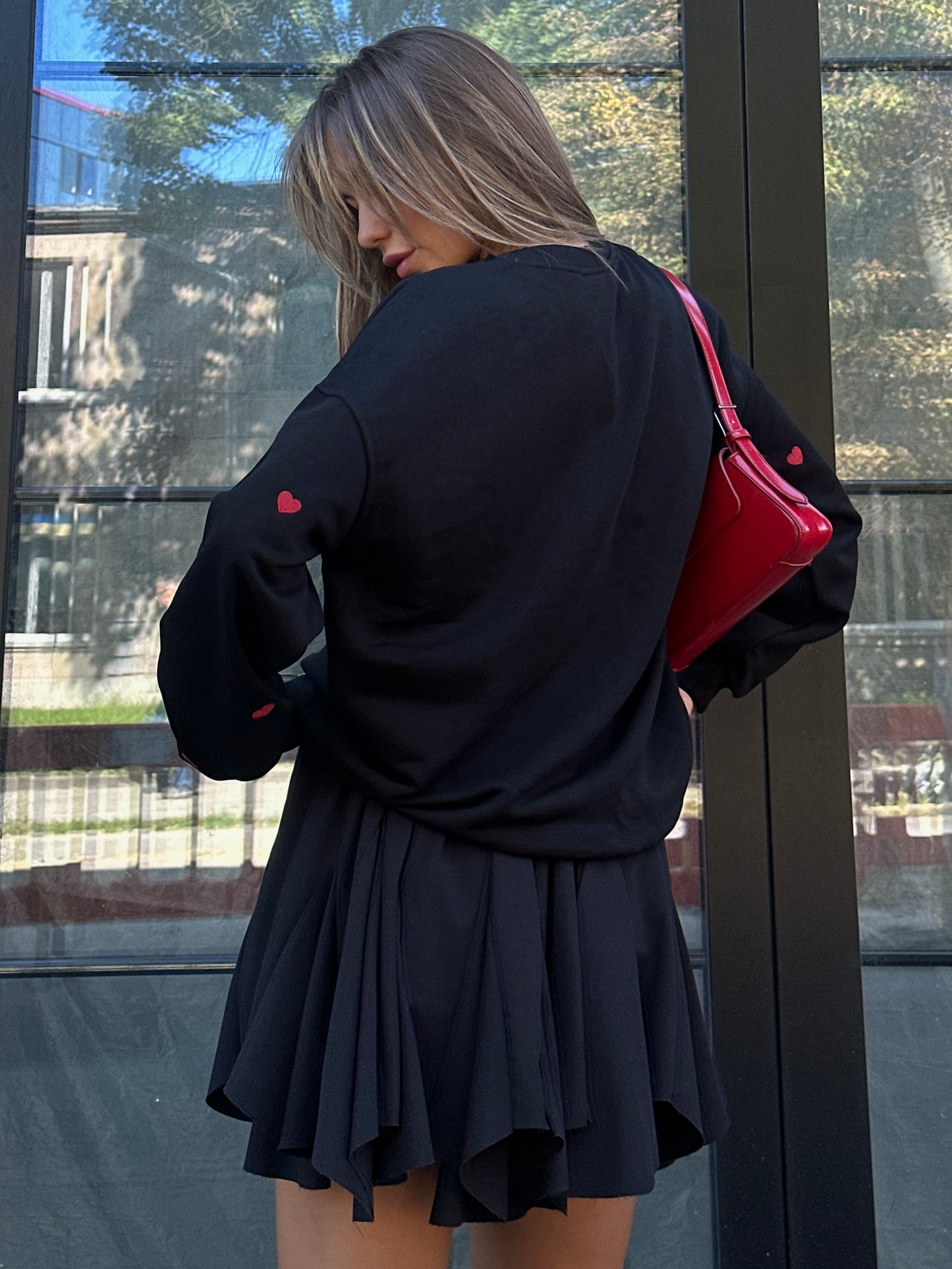 BLACK SWEATSHIRT WITH RED HEARTS