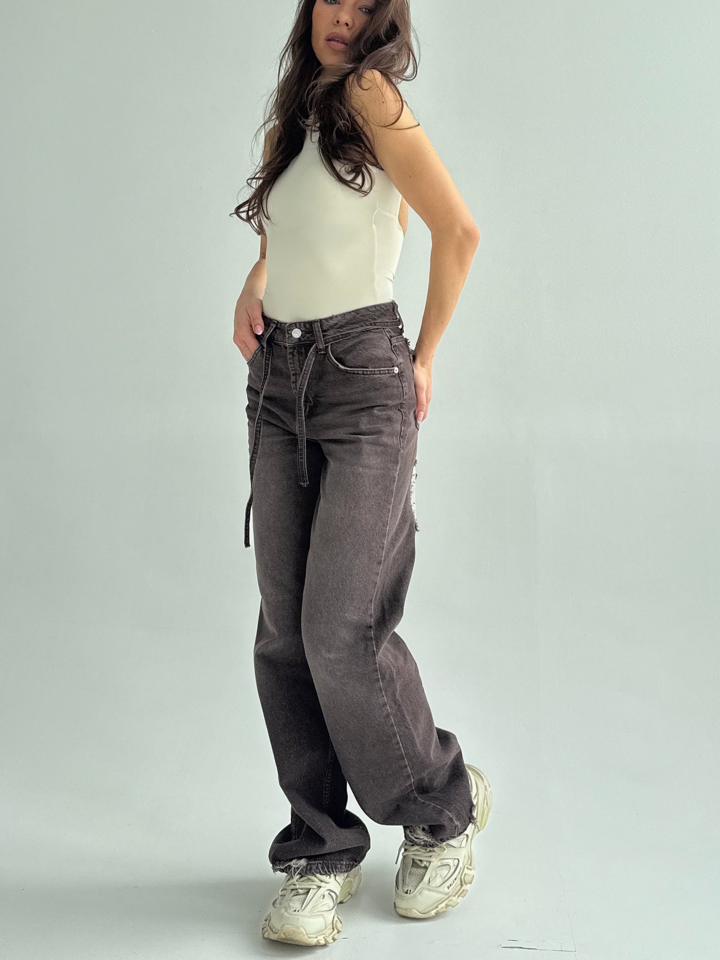 “Cool Girl Jeans” in Choco