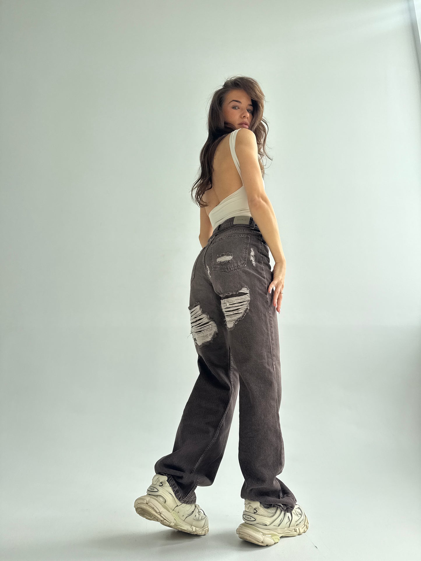 “Cool Girl Jeans” in Choco