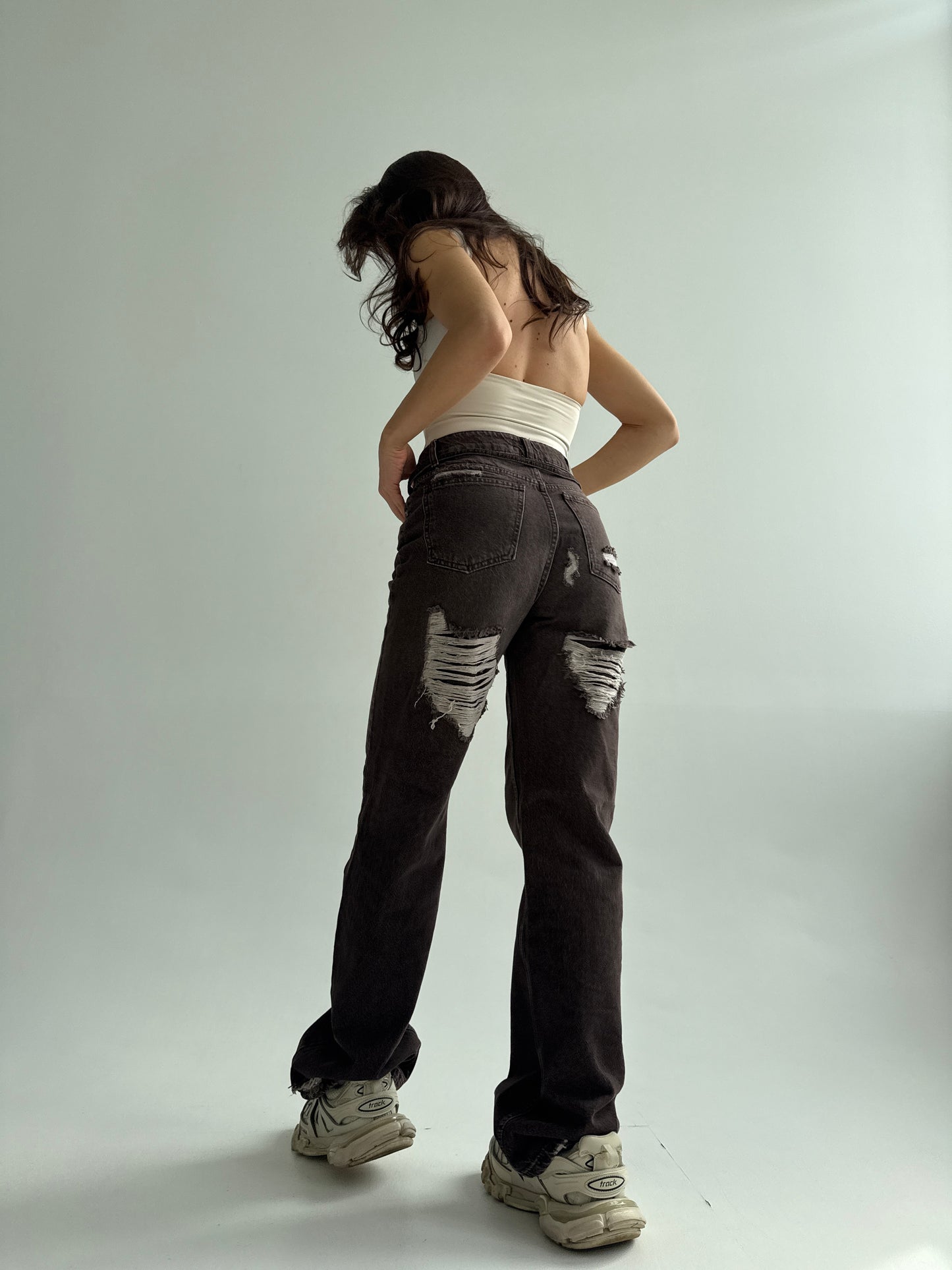 “Cool Girl Jeans” in Choco